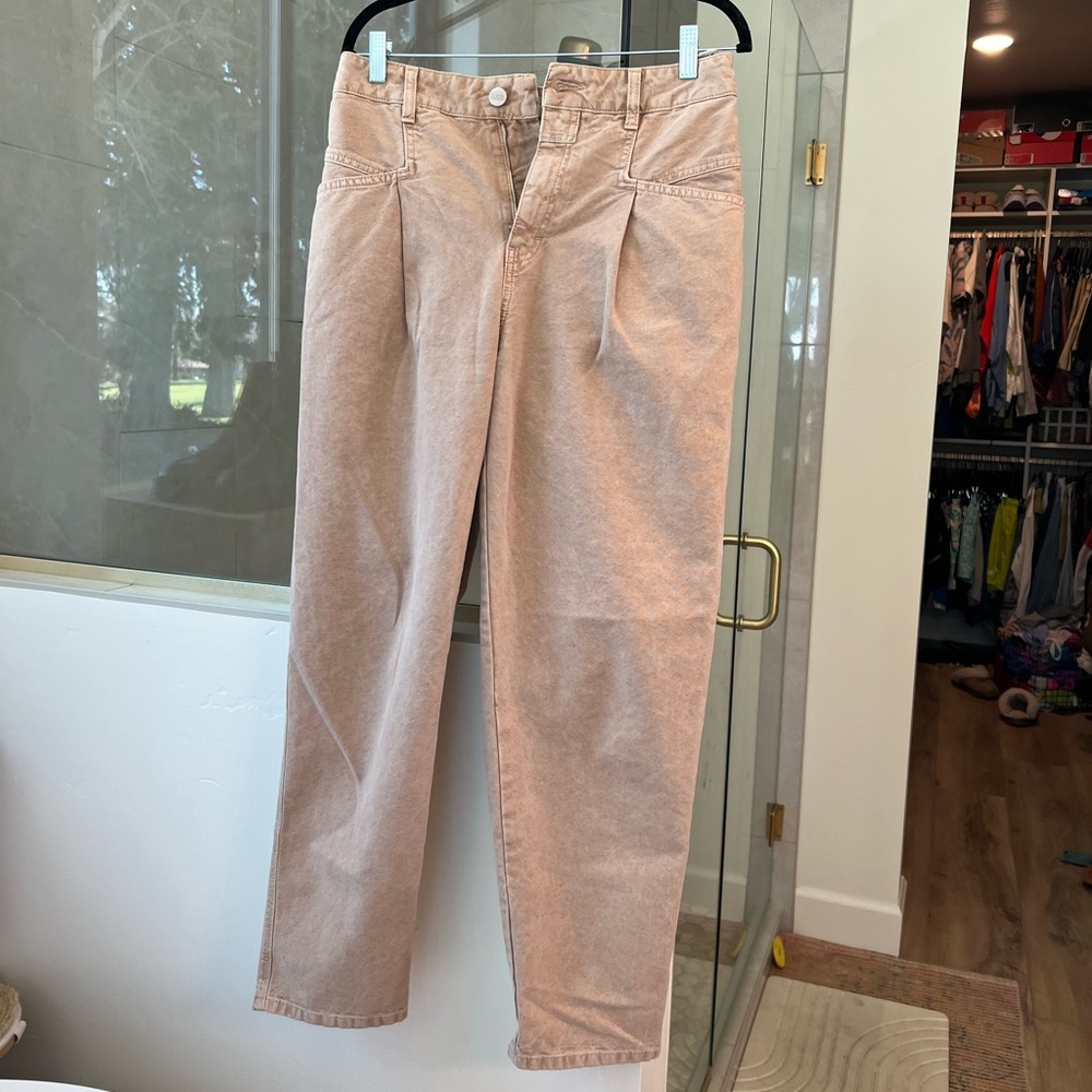 Closed Jean size 28